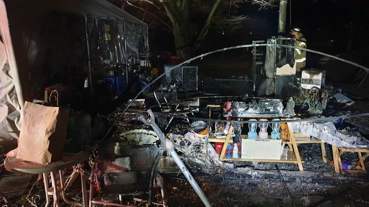 [김제=뉴시스] 16일 0시33분께 전북 김제시 금산면의 한 글램핑장 내 텐트에서 불이 나 텐트 내부가 검게 그을려있다. (사진=전북도소방본부 제공) 2025.03.16. photo@newsis.com *재판매 및 DB 금지