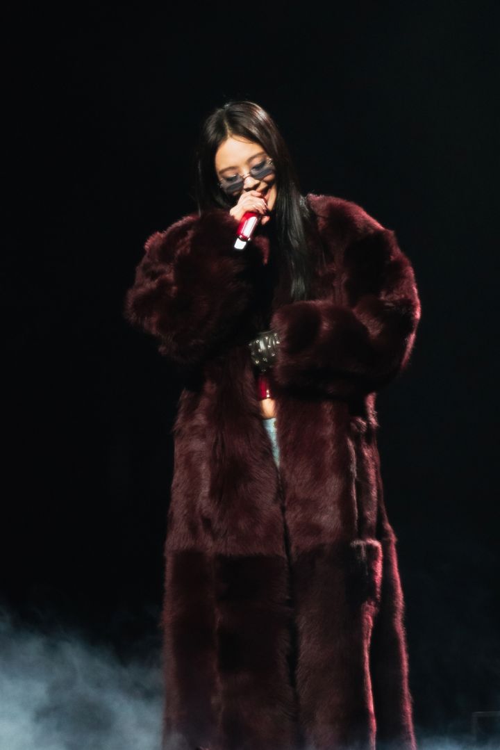[인천=뉴시스] 블랙핑크 멤버 겸 솔로 가수 제니가 15일 오후 인천 인스파이어 아레나에서 정규 1집 '루비' 발매 기념 쇼케이스 형식의 콘서트 '더 루비 익스피리언스(The Ruby Experience)' 라이브 무대를 선보이고 있다. (사진 = OA엔터테인먼트 제공) 2025.03.16. photo@newsis.com *재판매 및 DB 금지