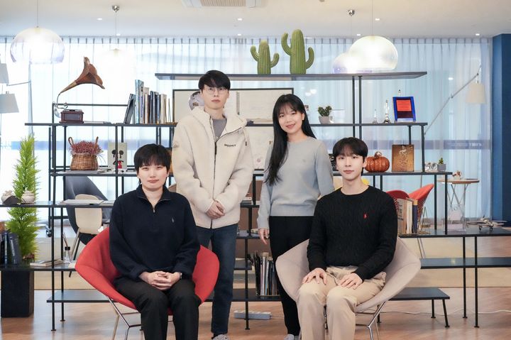 [울산=뉴시스] 구미현 기자 = UNIST 연구진. 사진 우측 상단부터 시계 방향으로 구강희 교수, 서승환 연구원(제1저자), 허지은 연구원(제1저자), 이주영 연구원 photo@newsis.com *재판매 및 DB 금지