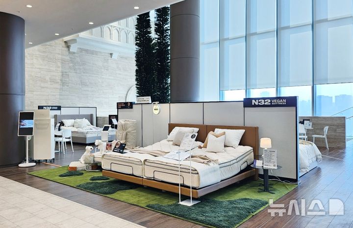[서울=뉴시스] 아이슬란드에서 온 비건 매트리스 N32, N32 신세계백화점 대전점 오픈. (사진= 시몬스 제공)