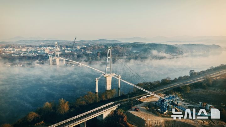 [여주=뉴시스]5월1일 개통하는 여주시의 랜드마크 여주남한강출렁다리 조감도(사진=뉴시스DB). photo@newsis.com