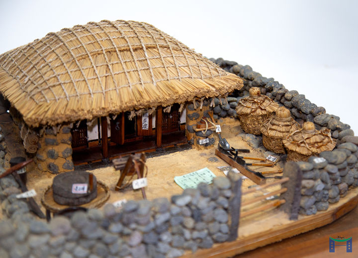 [제주=뉴시스] 제주민속공예작품 '초가'. (사진=제주도민속자연사박물관 제공) photo@newsis.com *재판매 및 DB 금지