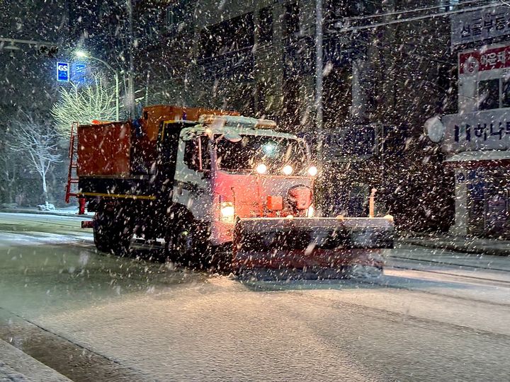 전북 서해안 최고 10㎝ 눈…영하권 추위에 강풍·풍랑특보
