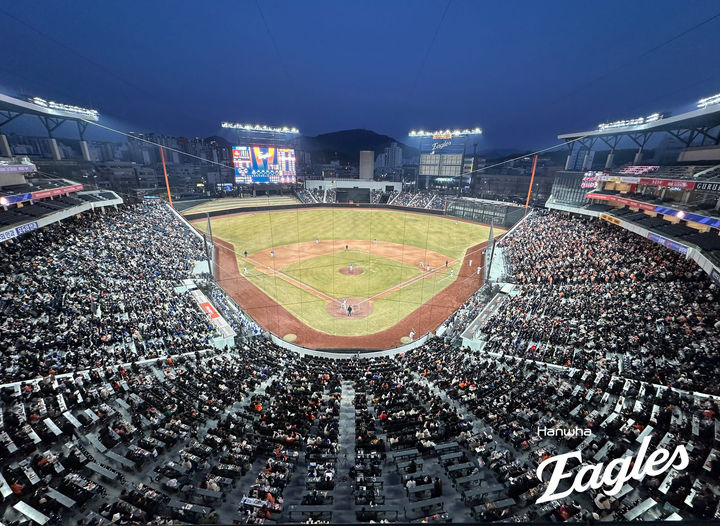 [서울=뉴시스] 최동준 기자 = 17일 신구장 대전 한화생명볼파크에서 2025 KBO리그 시범경기 한화 이글스와 삼성 라이온즈의 경기가 열리고 있다. (사진=한화 이글스 제공) 2025.03.17. photo@newsis.com *재판매 및 DB 금지