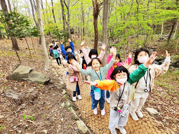 [보성=뉴시스] 지난해 전남 보성 제암산자연휴양림을 찾은 어린이들. (자료사진 = 보성군 제공). 2025.03.18. photo@newsis.com&nbsp; *재판매 및 DB 금지