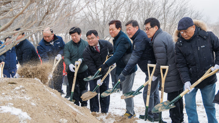 [합천=뉴시스] 합천군청 합천군 2025년 봄철 나무심기 행사 *재판매 및 DB 금지 *재판매 및 DB 금지