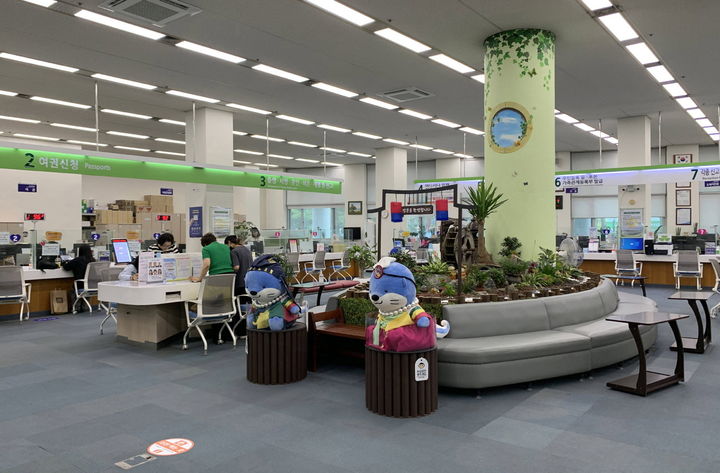 [진주=뉴시스]진주시청 민원실 내부 모습.(사진=진주시 제공).2025.03.18.photo@newsis.com *재판매 및 DB 금지