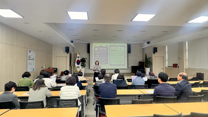 [울산=뉴시스] 울산 농소농협(조합장 정성락)은 대의원과 따사모 회원을 대상으로 보이스피싱 범죄 예방 교육을 진행했다고 18일 밝혔다. (사진= 농소농협 제공) 2025.03.13.photo@newsis.com *재판매 및 DB 금지