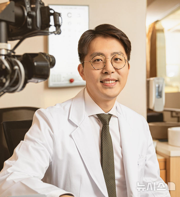 [서울=뉴시스]고려대학교 안암병원 안과 김동현 교수. (사진= 고려대 안암병원 제공) 2025.03.19. photo@newsis.com. 