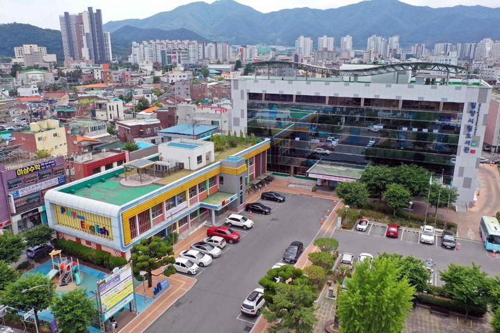 [밀양=뉴시스] 밀양시립도서관 전경. (사진=뉴시스 DB). photo@newsis.com *재판매 및 DB 금지