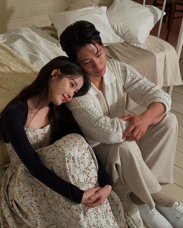 [서울=뉴시스] 아이유(왼쪽)·박보검 (사진=인스타그램 캡처) 2025.03.19. photo@newsis.com *재판매 및 DB 금지