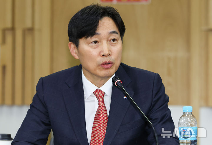 [서울=뉴시스] 이병래 손해보험협회장 (사진=뉴시스DB) hwang@newsis.com