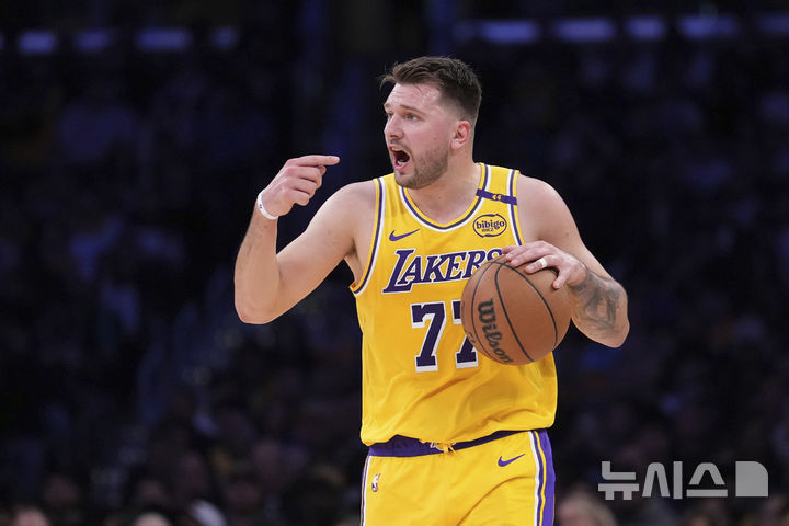 [로스앤젤레스=AP/뉴시스] 미국프로농구(NBA) 로스앤젤레스(LA) 레이커스의 루카 돈치치. 2025. 3. 19.