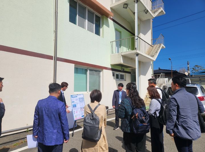 [수원=뉴시스] 현장 컨설팅 모습. (사진=경기도 제공) 2025.03.20. photo@newsis.com *재판매 및 DB 금지