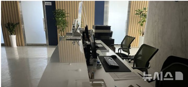 [시흥=뉴시스] 해당 병원 안내 데스크.(사진=독자 제공).2025.03.20.photo@newsis.com