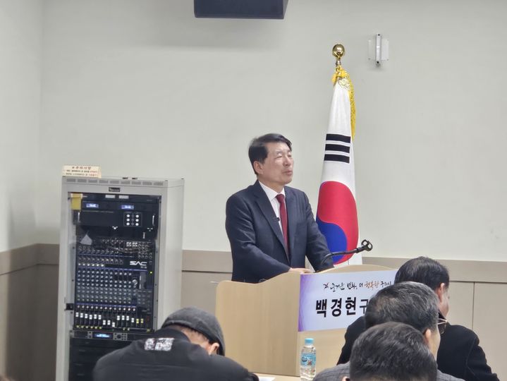 백경현 경기 구리시장이 20일 기자회견을 통해 경기주택도시공사 구리 이전 절차 중단에 대한 입장을 밝히고 있다. 2025.03.20. asake@newsisc.om *재판매 및 DB 금지