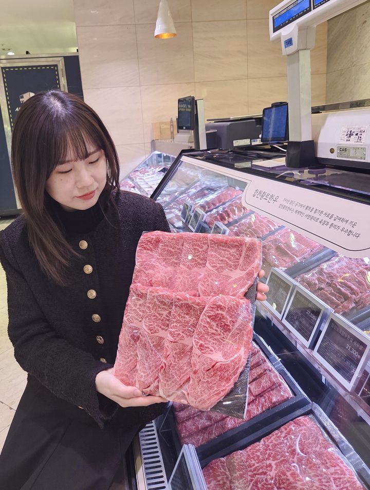 [창원=뉴시스]롯데백화점 창원점, 한우 50% 할인 판매.(사진=롯데백화점 창원점 제공) 2025.03.20.photo@newsis.com *재판매 및 DB 금지
