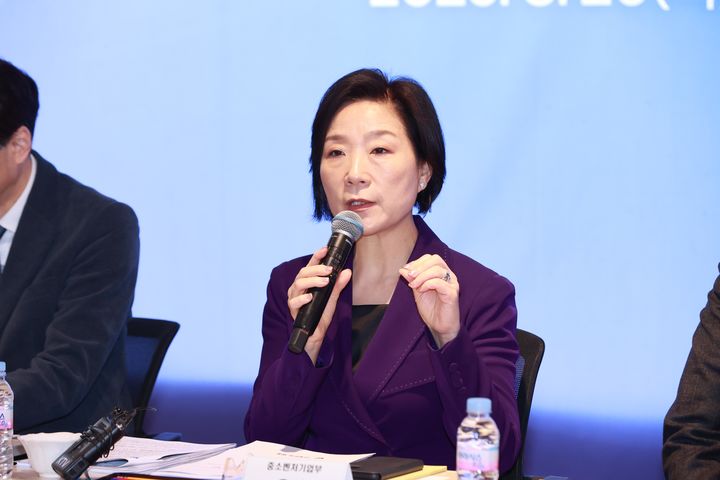 [서울=뉴시스] 오영주 중소벤처기업부 장관이 지난 20일 서울 강남구 팁스타운 S1에서 열린 AI 활용·확산을 위한 인력정책 방향 점검회의에서 인사말을 하고 있다. (사진=중소벤처기업부 제공) 2025.03.27. photo@newsis.com *재판매 및 DB 금지