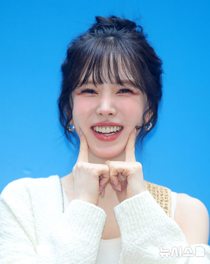 [서울=뉴시스] 김혜진 기자 = 그룹 레드벨벳 웬디가 20일 오후 서울 강남구 LF본사에서 열린 바네사 브루노(VANESSA BRUNO)포토행사에서 포즈를 취하고 있다. 2025.03.20. jini@newsis.com