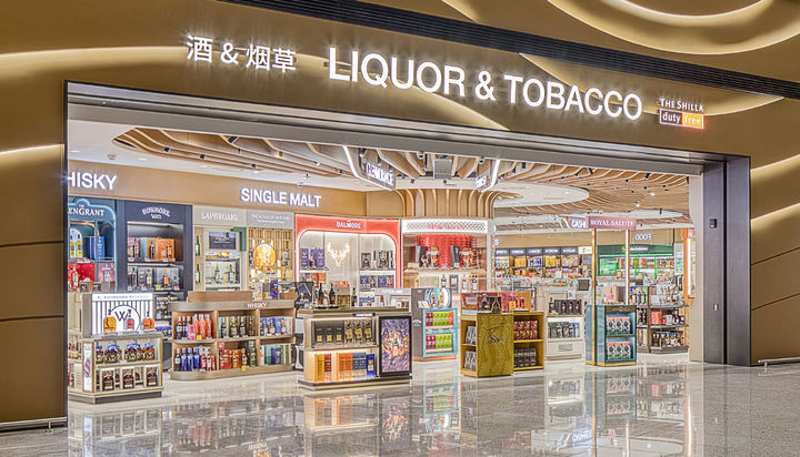 신라면세점 인천공항점 제2여객터미널 주류 매장.(사진=신라면세점 제공) *재판매 및 DB 금지