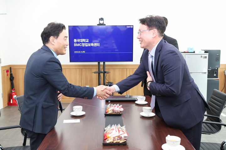 동국대 BMC창업보육센터가 지난 13일 바이오메디캠퍼스에서 김운남 고양특례시의회 의장과 지역 창업 생태계 활성화를 위한 간담회를 열었다. (사진=동국대 제공) *재판매 및 DB 금지