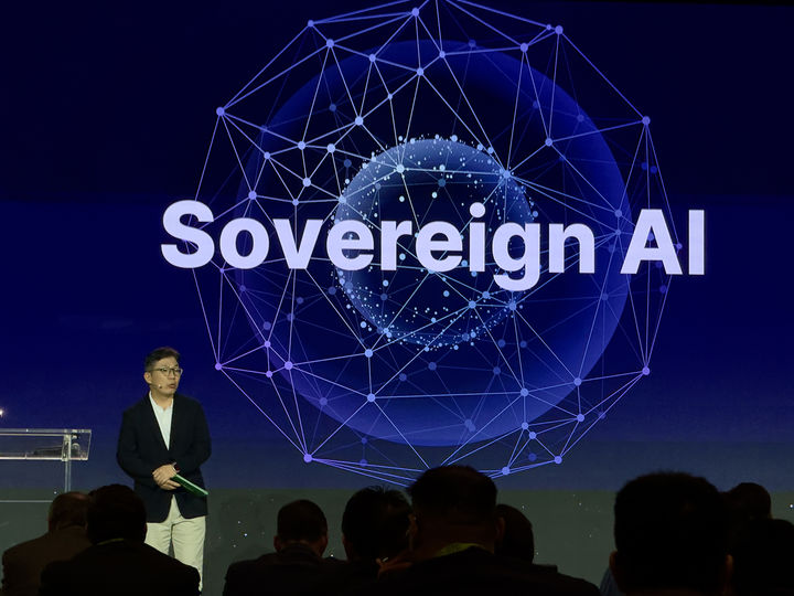 네이버클라우드 김유원 대표가 엔비디아의 연례행사 ‘GTC 2025’에서 소버린 AI에 관한 발표를 진행하고 있다.(사진=네이버클라우드 제공) *재판매 및 DB 금지