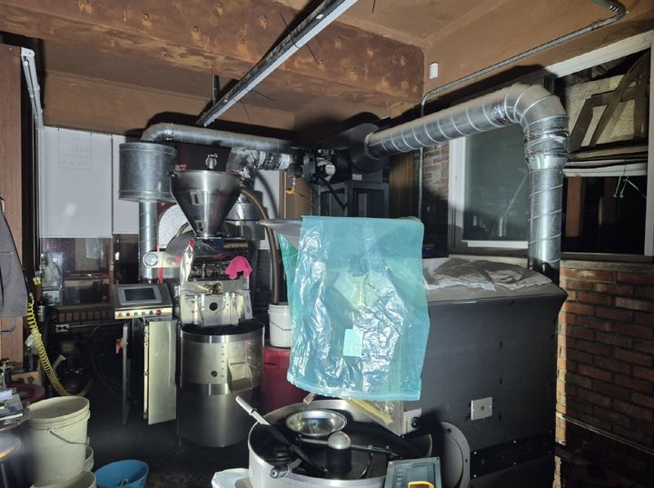 [대구=뉴시스] 원두 로스팅 기계. (사진=대구 중부소방서 제공) 2025.03.21. photo@newsis.com *재판매 및 DB 금지