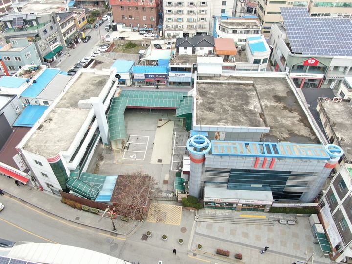 [정읍=뉴시스] 정읍시 도심광장 조성을 위해 철거가 진행될 옛 정읍우체국 청사. (사진=정읍시 제공) 2025.03.21. photo@newsis.com *재판매 및 DB 금지