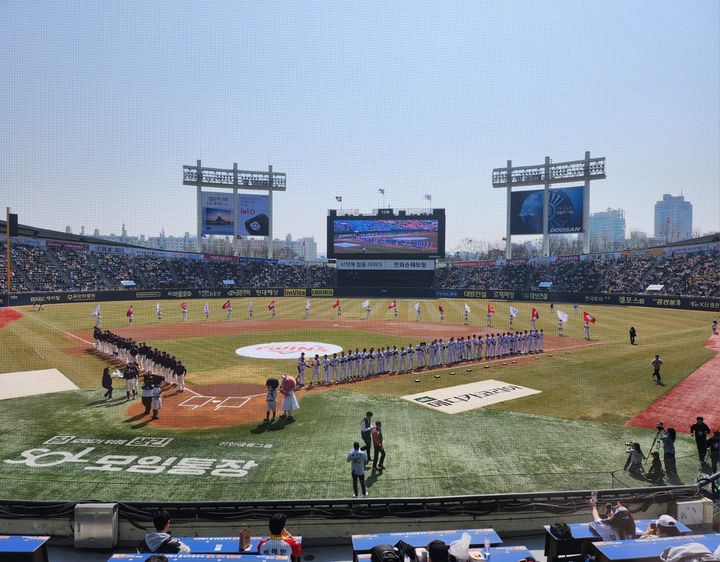 [서울=뉴시스] 박윤서 기자 = 프로야구 LG 트윈스와 롯데 자이언츠의 개막전이 열린 잠실구장. 2025.03.22. *재판매 및 DB 금지