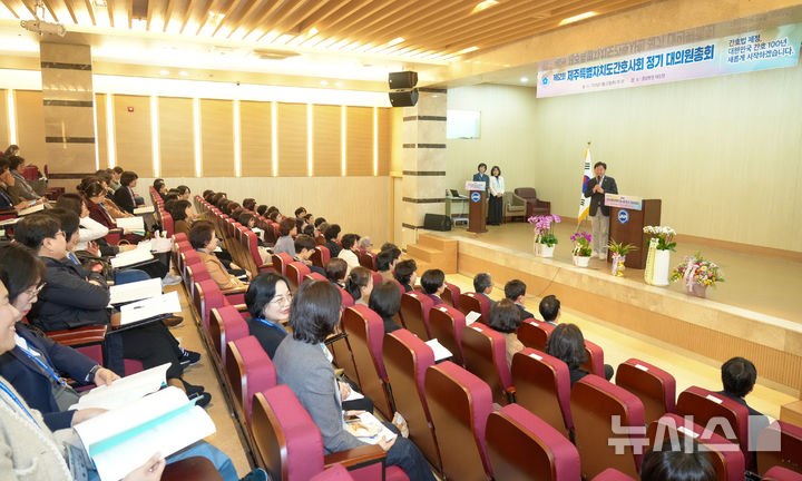 [제주=뉴시스] 오영훈 제주지사가 22일 오후 제주시 중앙병원 대강당에서 열린 제62회 제주도 간호사회 정기 대의원총회에서 발언하고 있다. (사진=제주도 제공) 2025.03.22. photo@newsis.com