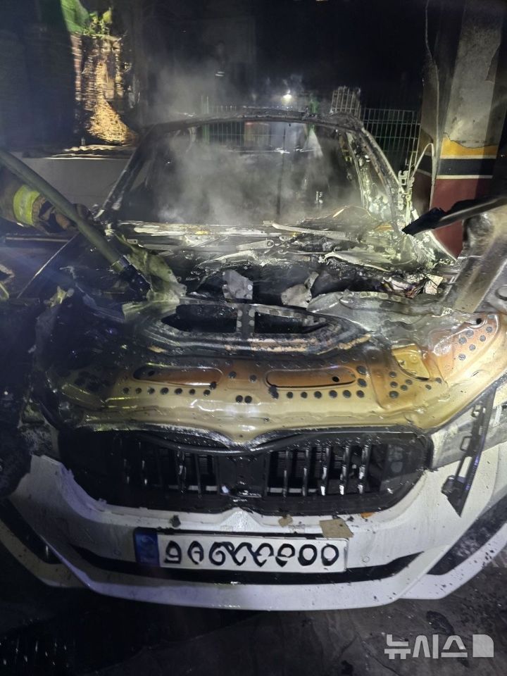 [인천=뉴시스] 정일형 기자 = 불에 탄 차량. (사진은 부천소방서 제공)