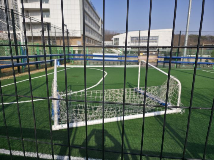 [세종=뉴시스] 초등학교 학생이 숨진 세종시 고운동 풋살장.(사진=세종시 출입기자단).2025.03.23. photo@newsis.com *재판매 및 DB 금지