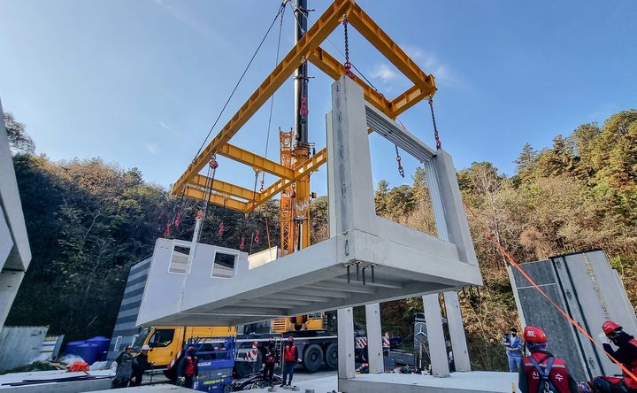 [서울=뉴시스] 사진은 PC 라멘조 모듈러 목업 시공 모습. 2025.03.25. (사진=현대건설 제공) photo@newsis.com *재판매 및 DB 금지