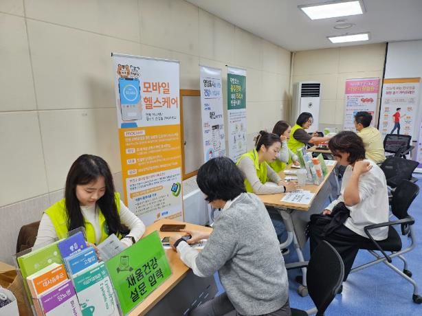 [서울=뉴시스] 송파구 모바일 헬스케어. 2025.03.23. (사진=송파구 제공) *재판매 및 DB 금지