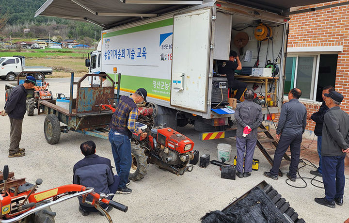 정선군에서 진행하고 있는 농업기계 순회 기술교육 모습. *재판매 및 DB 금지