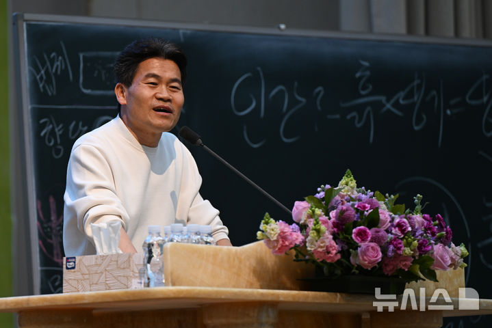 23일 오후 광주 서구 안디옥교회에서 광주보수정당시민사회단체연석회의와 안디옥교회 주관으로 열린 '대통령 탄핵반대 광주·전남 애국시민 총궐기집회'에서 전한길 역사강사가 발언을 하고 있다. 2025.03.23.