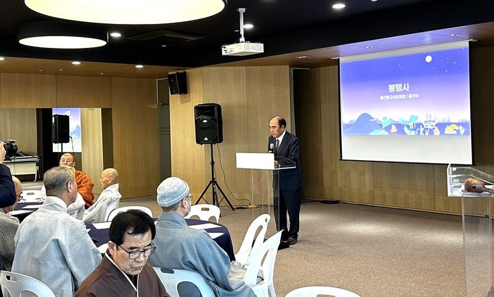 [울산=뉴시스] 21일 울산태화복합문화공간 '만디'에서 울산시불교종단연합회(회장 혜원스님)와 태화강연등축제봉행위원회 및 울산불교신도회 관계자들이 2025 태화강연등축제 출범식을 열고 있다. (사진=울산시불교종단연합회 제공) 2025.03.24. photo@newsis.com *재판매 및 DB 금지