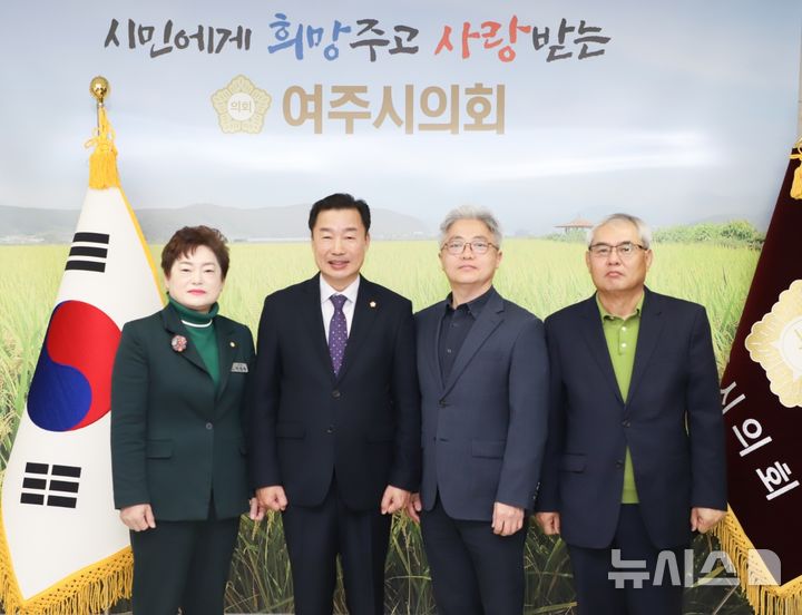 [여주=뉴시스]여주시의회가 결산검사위원을 위촉했다(사진=여주시의회 제공)2025.03.24. photo@newsis.com