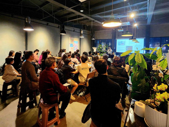 [밀양=뉴시스] 청학서점에서 작가 오서와 함께하는 북칸타타 행사를 하고 있다. (사진=밀양시 제공) 2025.03.24. photo@newsis.com *재판매 및 DB 금지