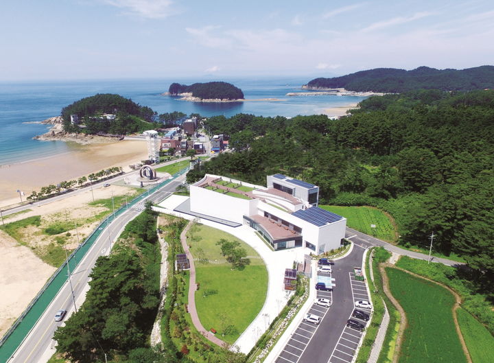 [태안=뉴시스] 태안유류피해극복기념관. (사진=태안군 제공) 2025.03.24. photo@newsis.com *재판매 및 DB 금지