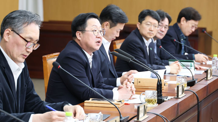 [대전=뉴시스]이장우 대전시장이 24일 주간업무회의를 주관하고 있다. (사진=대전시 제공) 2025. 03. 24 photo@newsis.com *재판매 및 DB 금지
