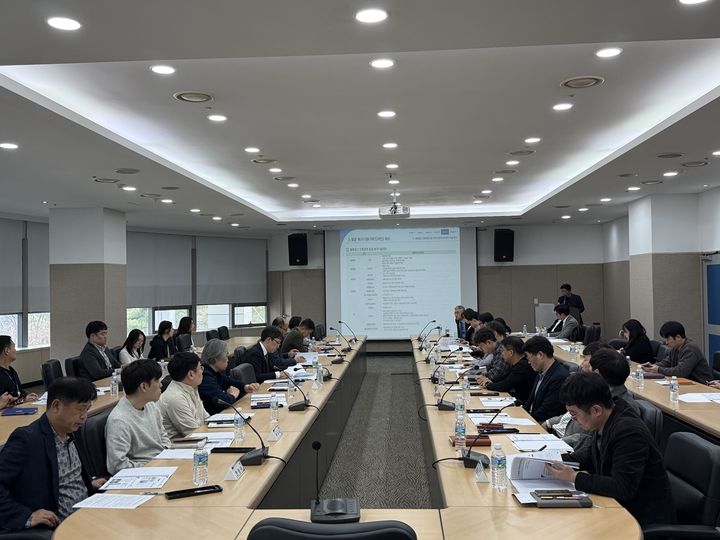 [수원=뉴시스] 24일 경기도경제과학진흥원에서 물류창고 난립을 막기 위한 표준건축 허가기준 마련 최종 용역보고회가 열렸다. (사진=경기도 제공) 2025.03.24. photo@newsis.com *재판매 및 DB 금지