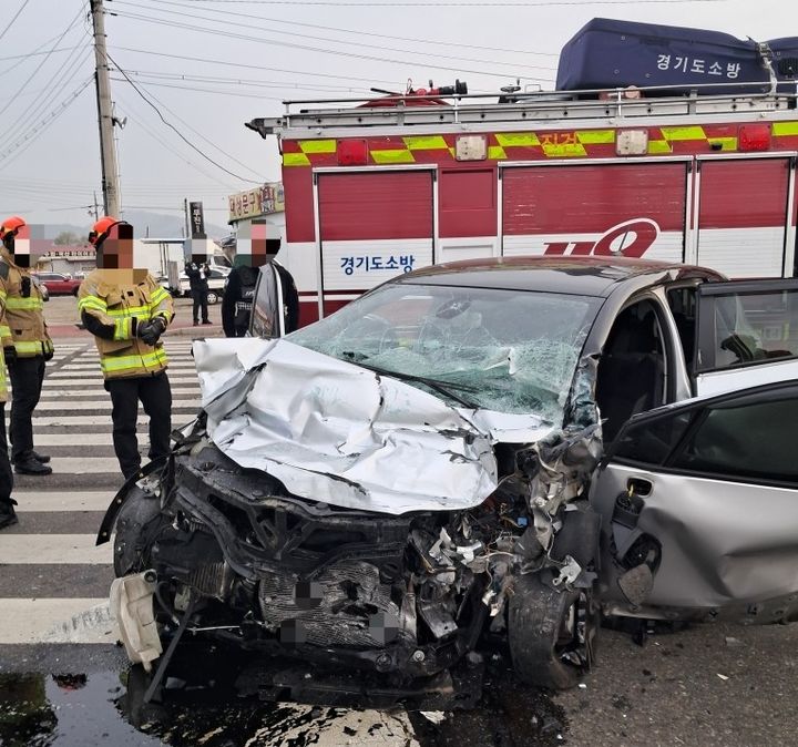 남양주시 진건읍 교통사고 현장. (사진=남양주소방서 제공) photo@newsis.com *재판매 및 DB 금지