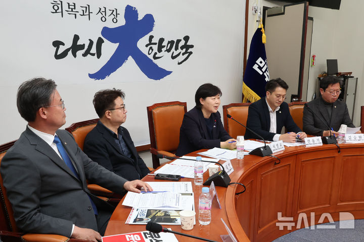 [서울=뉴시스] 권창회 기자 = 서영교 더불어민주당 명태균게이트 진상조사단장이 지난 24일 서울 여의도 국회에서 열린 명태균 게이트 진상조사단 전체회의에서 발언하고 있다. 2025.03.24. kch0523@newsis.com