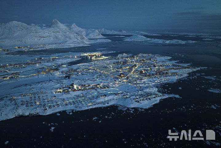 트럼프가 노리는 그린란드…"성장둔화 재정악화 인구감소 3중고"