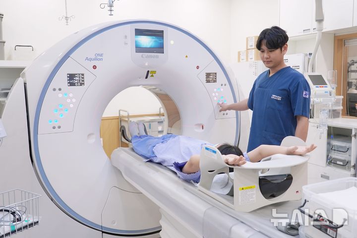 [인천=뉴시스] 애퀼리언 원 프리즘(Aquilion ONE PRISM) 구동 모습. (사진=인천성모병원 제공) 2025.03.25. photo@newsis.com *재판매 및 DB 금지