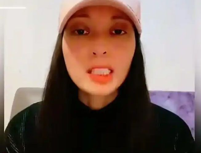 [서울=뉴시스]대만 당국이 중국의 대만 무력통일을 주장한 중국 인플루언서 등 여성 3명에게 25일 자정까지 자발적 출국을 권고한 가운데 당사자들이 강력 반발하고 있다. 대만에 거주하는 중국 인플루언서 류전야의 자료사진.<사진출처:웨이보 캡쳐> 2025.03.25