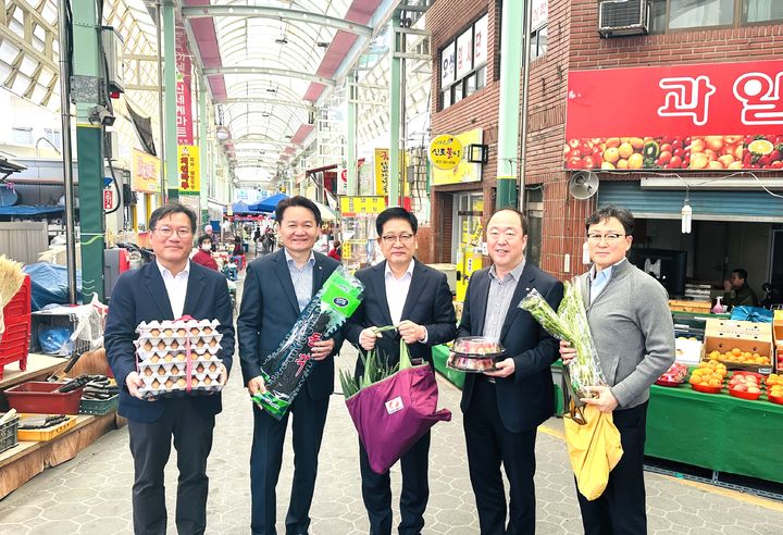 [울산소식]시설공단, 울주 산불 피해지역 구호품 전달 등