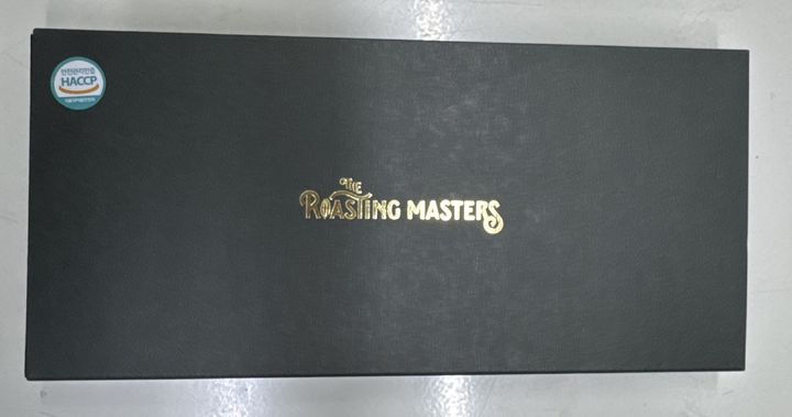 [서울=뉴시스] 25일 식품의약품안전처에 따르면 서울시 서교동 소재 로스팅마스터즈가 제조한 '파베(생초콜릿)' 제품과 빈투바 밀크초콜릿이 '세균수 기준 부적합'으로 확인돼 서울시 마포구청에서 판매 중단 및 회수 조치 중이다. (사진=식약처 제공) 2025.03.25. photo@newsis.com *재판매 및 DB 금지