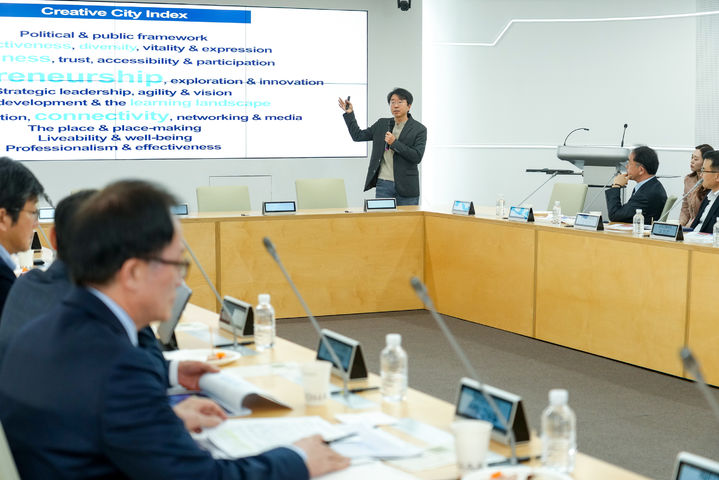 [제주=뉴시스] 제주도는 25일 오전 도청 한라홀에서 경제정책 전략회의를 열고 로컬 크리에이터 생태계를 확산하는 방안을 논의하고 있다. (사진=제주도 제공) 2025.03.25. photo@newsis.com *재판매 및 DB 금지